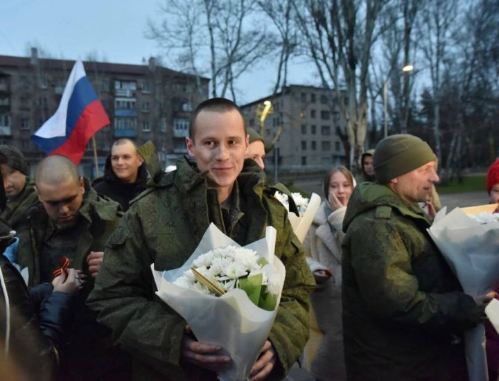Пленные военнослужащие ДНР вернулись домой