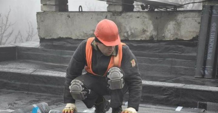 Специалисты из РФ восстанавливают разрушенные объекты в Красном Луче