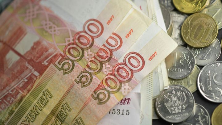 Минфин России сообщил, на сколько повысят зарплаты и пенсии в 2023 году