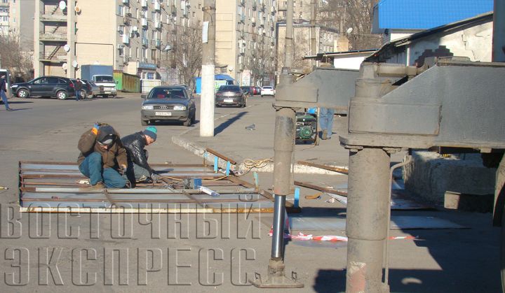 Рекламный щит, повреждённый непогодой, восстановили в Свердловске