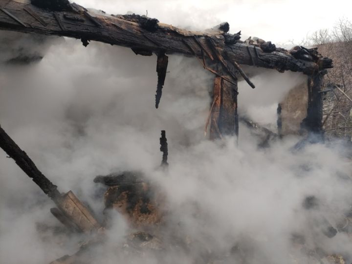 Окурок, брошенный на пол, оставил без дома пенсионера в Славяносербском районе