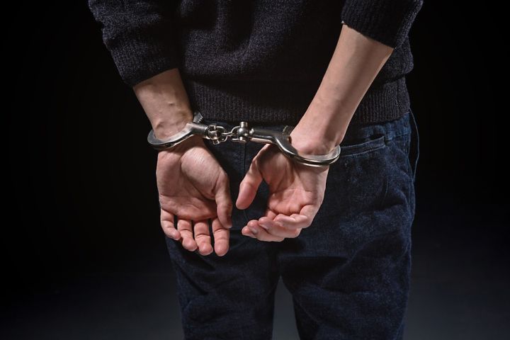 В Луганске мужчина избил 81-летнюю пенсионерку из-за денег