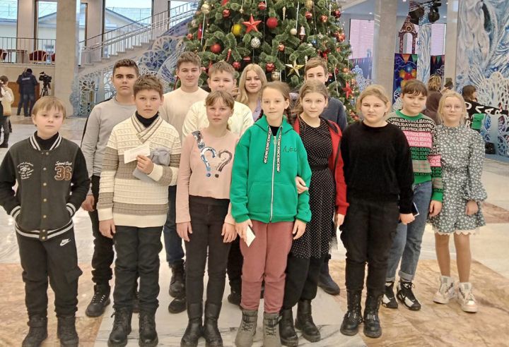 Школьники из Краснодона побывали на главной ёлке в Москве