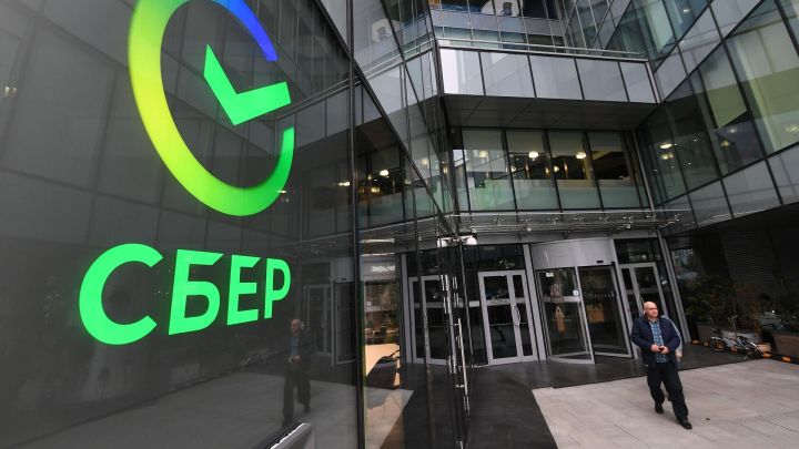 Сбербанк начинает работать в Крыму