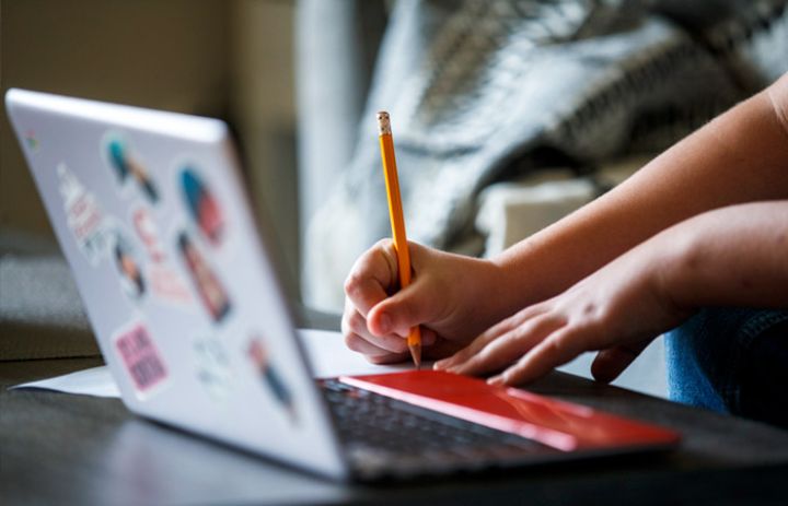 В Луганске 11 школ перевели на дистанционное обучение