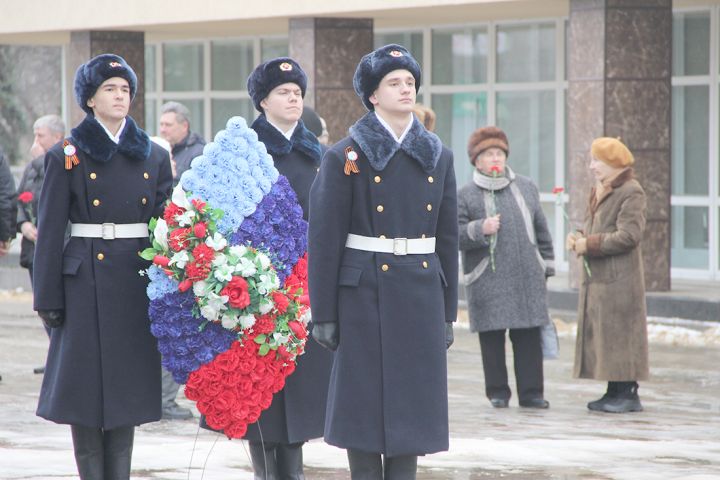В Краснодоне прошел митинг-реквием в память о погибших подпольщиках «Молодой гвардии»