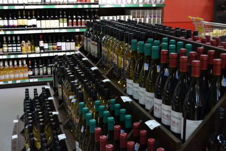 Минпромторг начнет выдавать лицензии на право розничной торговли алкоголем в ЛНР