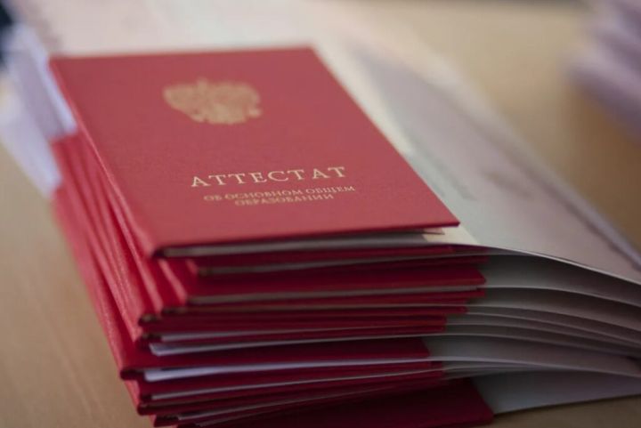 Выпускники школ в ЛНР и ДНР получат аттестаты без экзаменов