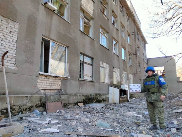 Повреждены профилакторий и детский лагерь: последствия обстрела Красного Луча из HIMARS