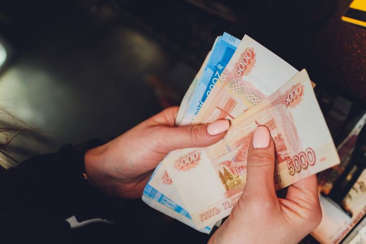 Опрос: женщины обеспечивают каждую десятую семью в РФ