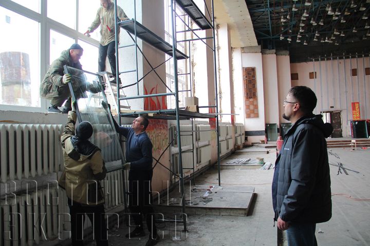 Очаги культуры в Свердловске и Червонопартизанске ремонтируют российские специалисты