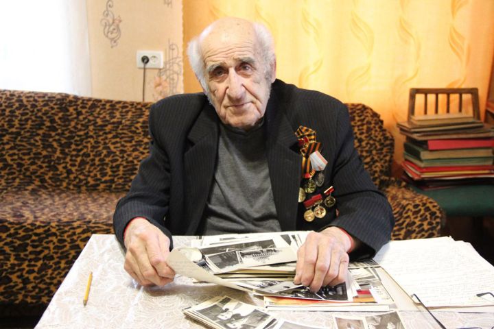 Всю жизнь идёт он с песней рядом: история вокалиста из Молодогвардейска Николая Тохтамышева