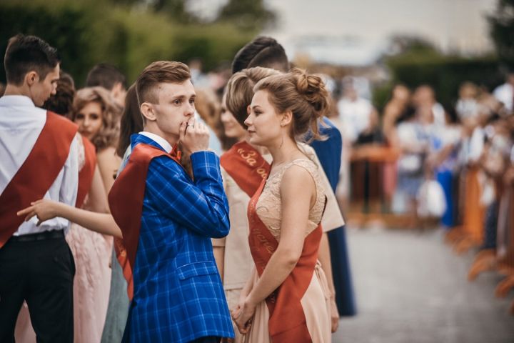 Школам ЛНР рекомендовали провести выпускные с 7 по 18 июня