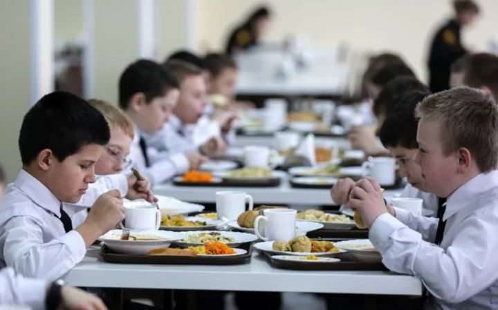 Все школы ЛНР перейдут на новое питание в апреле: стоимость порций увеличится в два раза