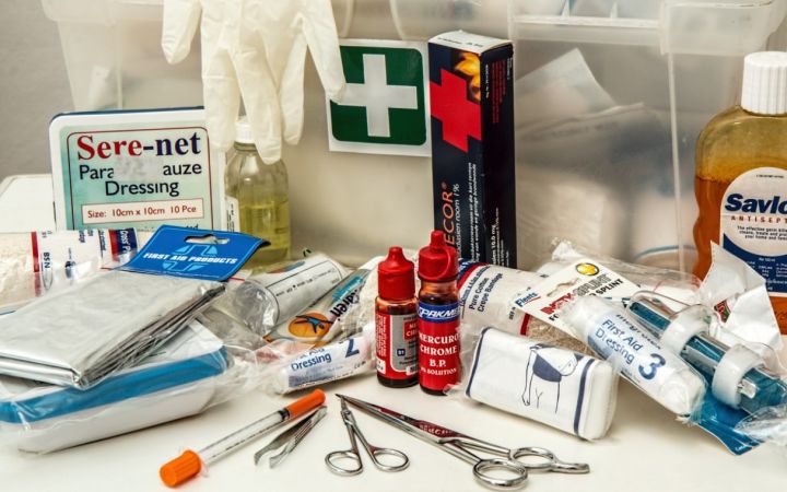 Никакой пользы: врачи назвали три препарата, которые нужно выбросить из аптечки