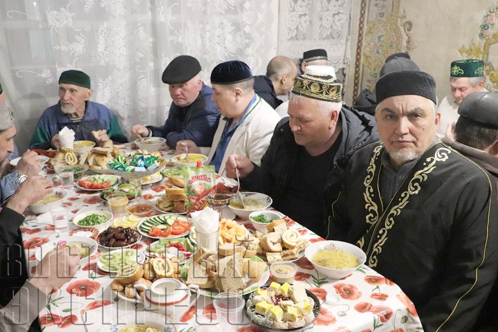 Мусульманская община Свердловска проводит Рамадан по всем правилам