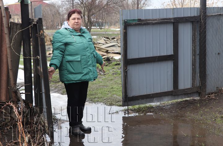 «Выход есть?»: Свердловчане оказались заложниками «речек-вонючек»