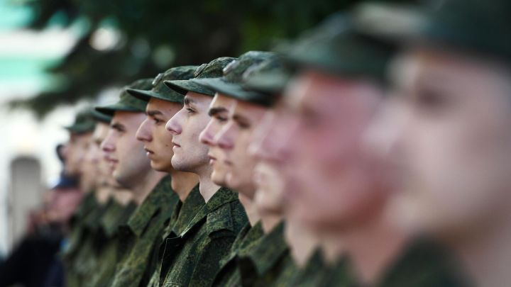 Путин поддержал предложение о выравнивании выплат военным