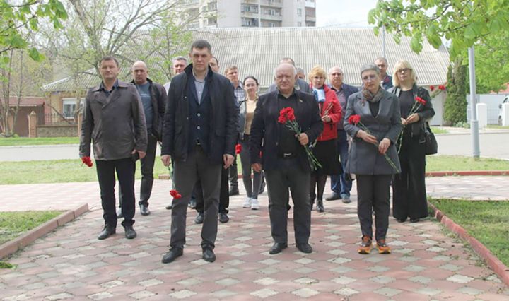 Краснодонцы почтили память погибших шахтёров