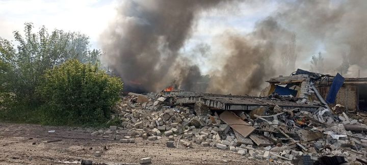 В Рубежном из-за обстрела ВСУ сгорели 10 гаражей