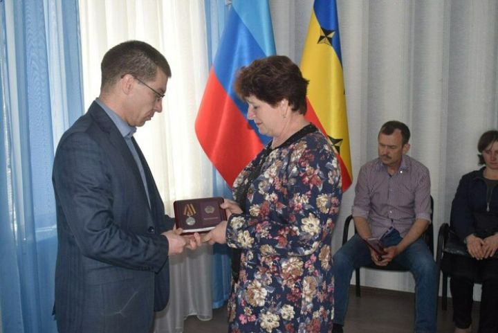 Пасечник посмертно наградил защитников из Первомайска