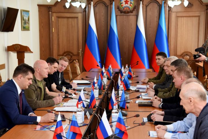 Пасечник обсудил с вице-премьером РФ восстановление связи и интернета в ЛНР