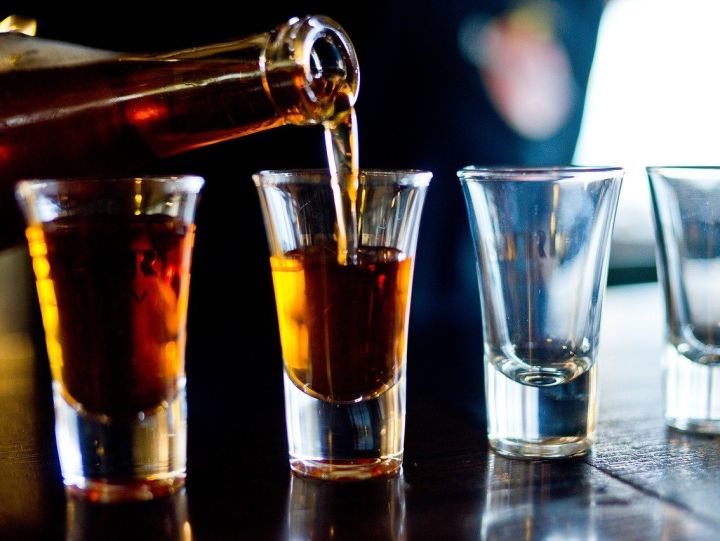 «Убийцы печени»: российский врач назвал рейтинг самых вредных алкогольных напитков