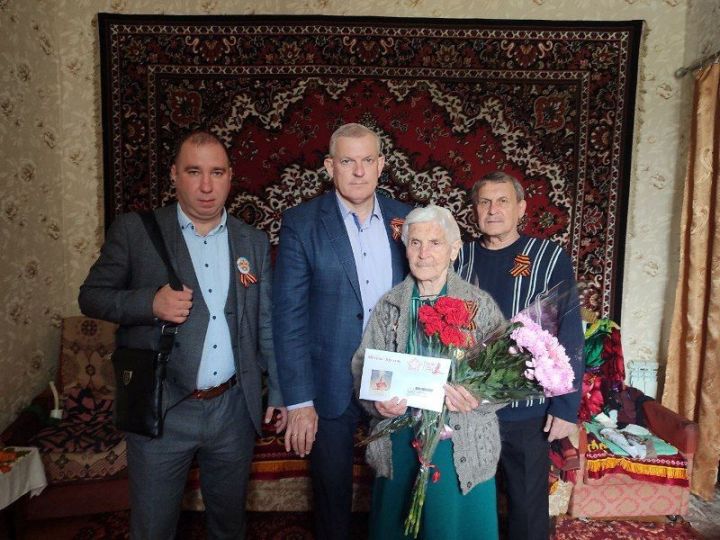 Ветераны из Краснодона накануне праздника получили поздравления от Путина