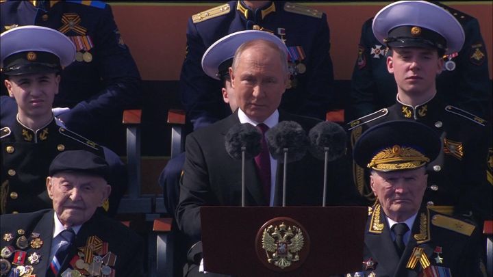 Участники СВО и ветераны ВОВ посетили Парад Победы в Москве