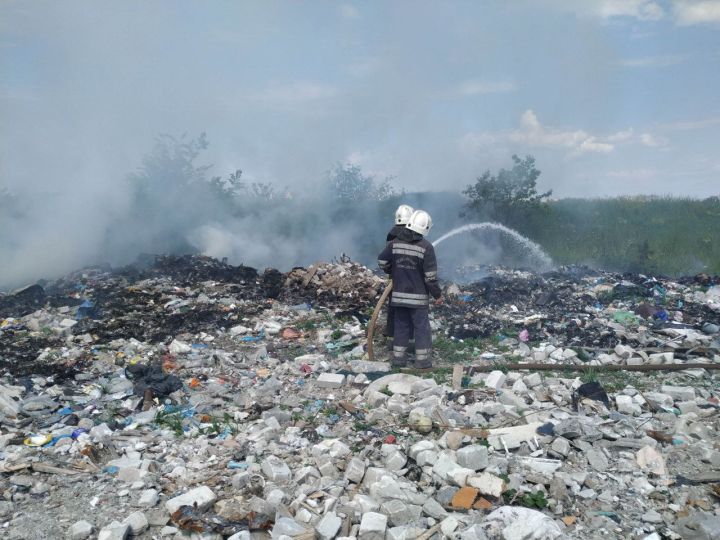 Пожары участились: в Лисичанске горела свалка на полигоне