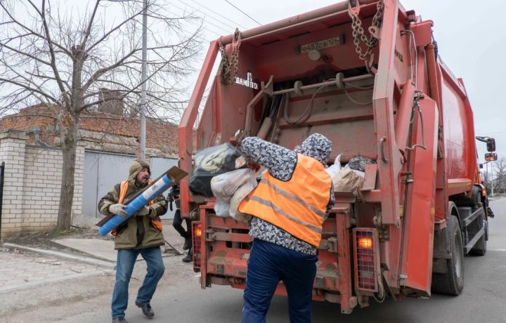 В Луганске подняли тарифы на вывоз мусора: как будут начислять оплату за услугу за первые месяцы 2023 года?