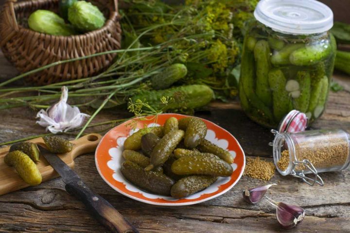 Солёные огурцы могут привести к инсульту и появлению рака